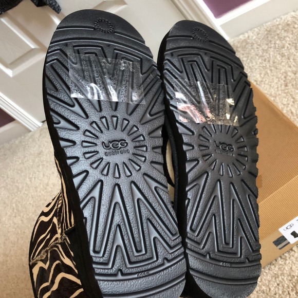 New! Ugg Classic Short Exotic zebra-9 - Picture 7 of 8